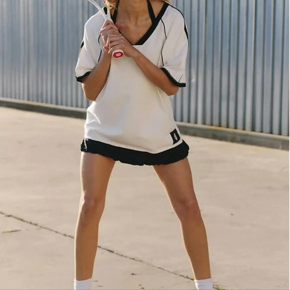 WILL BE GONE SOON) NNWOT) "Baseline Solid tee black/white - Picture 3 of 16